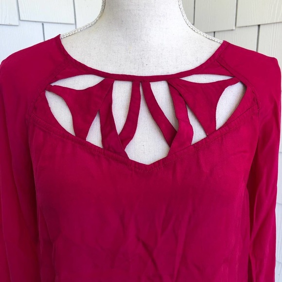 MAEVE for ANTHROPOLOGIE Women's Magenta Long Sleeve Continue Cutout Top sz 0 - Picture 3 of 6